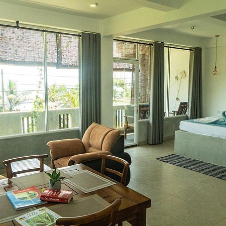 Cocos Hotel Мидигама Ийст Екстериор снимка