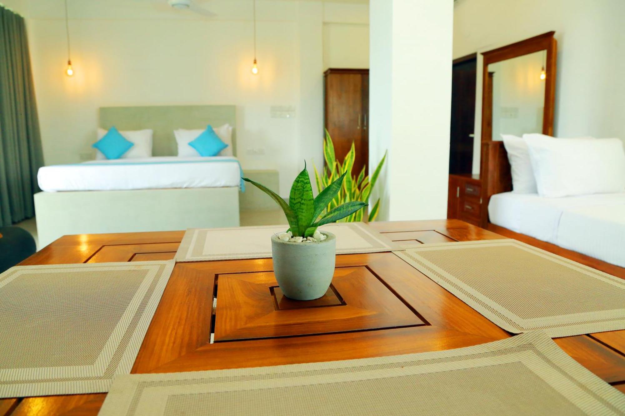 Cocos Hotel Мидигама Ийст Екстериор снимка