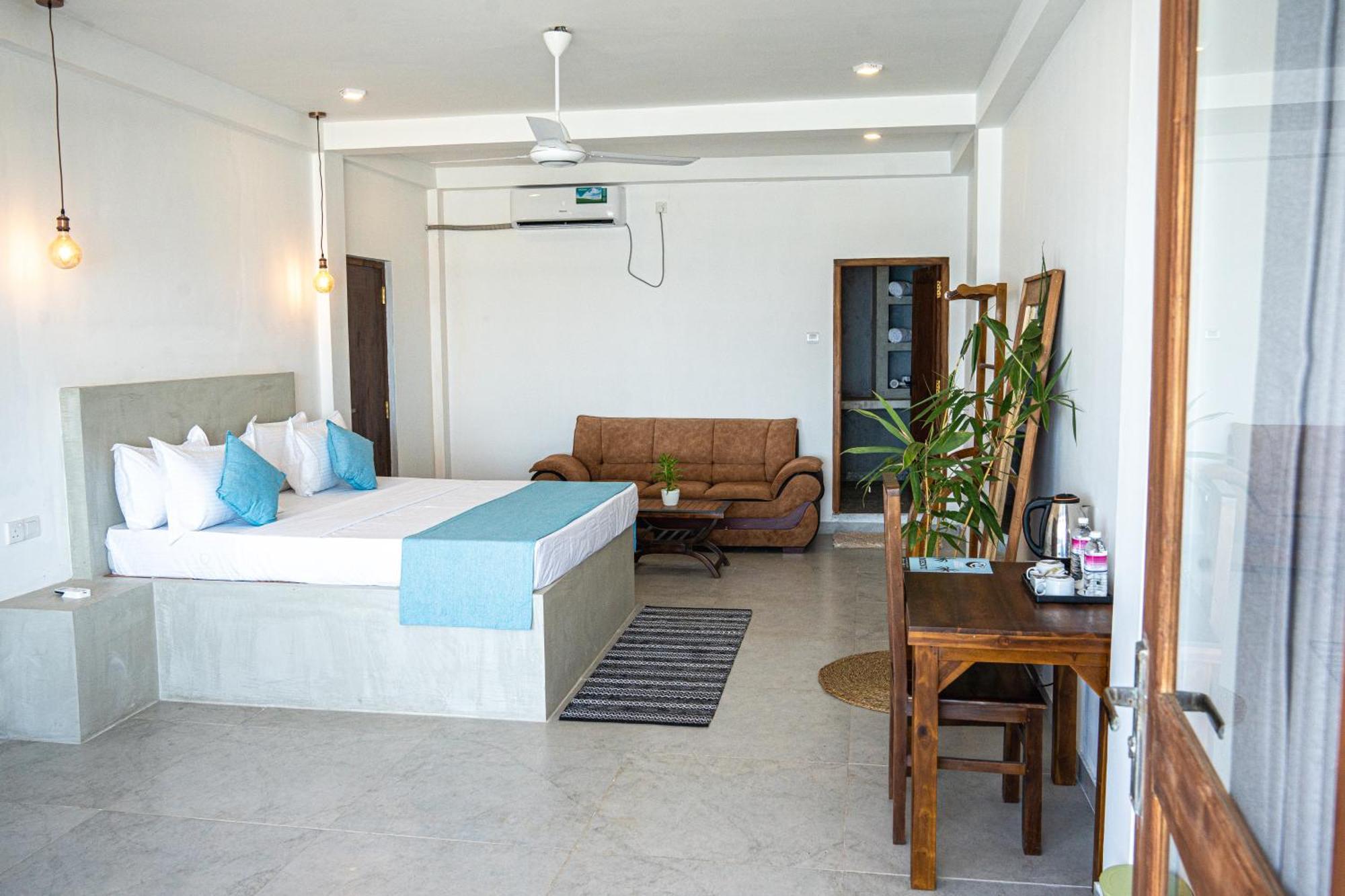Cocos Hotel Мидигама Ийст Екстериор снимка