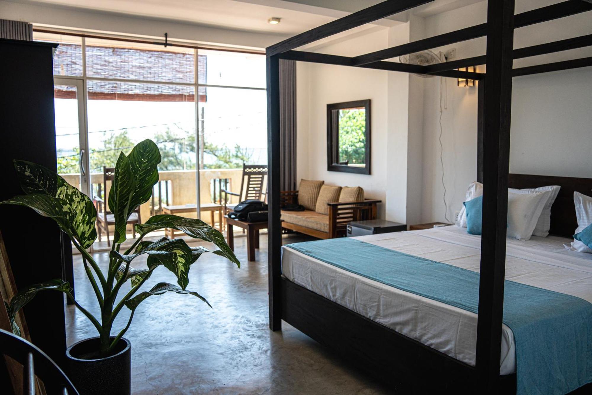 Cocos Hotel Мидигама Ийст Екстериор снимка