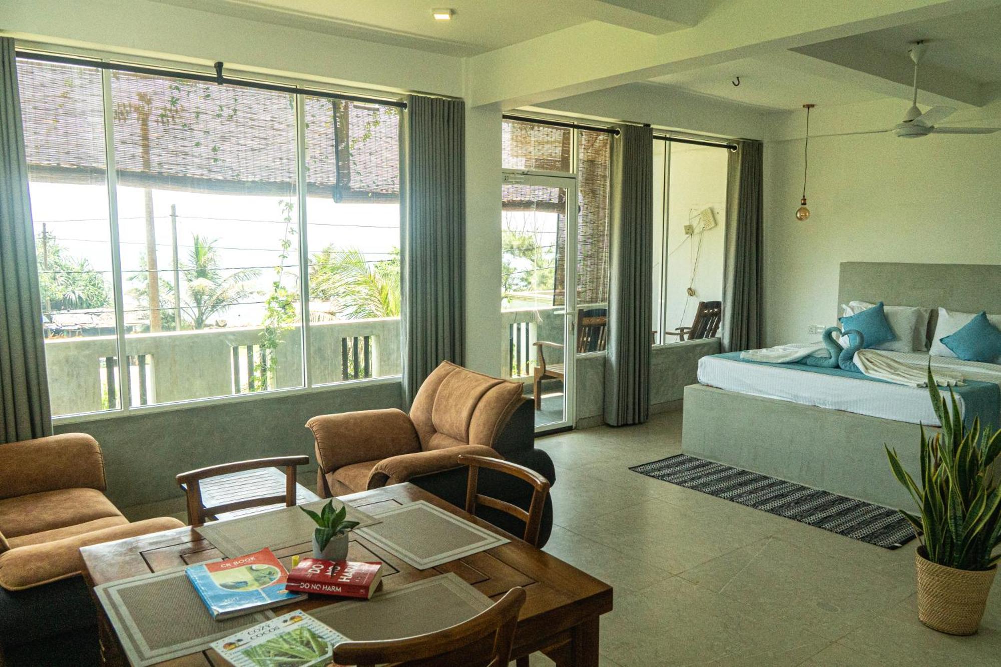 Cocos Hotel Мидигама Ийст Екстериор снимка